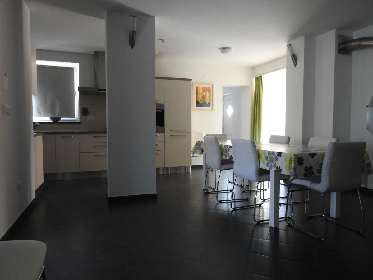Pocitniska Hisa Guest House Dobravlje Екстериор снимка