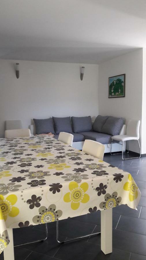 Pocitniska Hisa Guest House Dobravlje Екстериор снимка