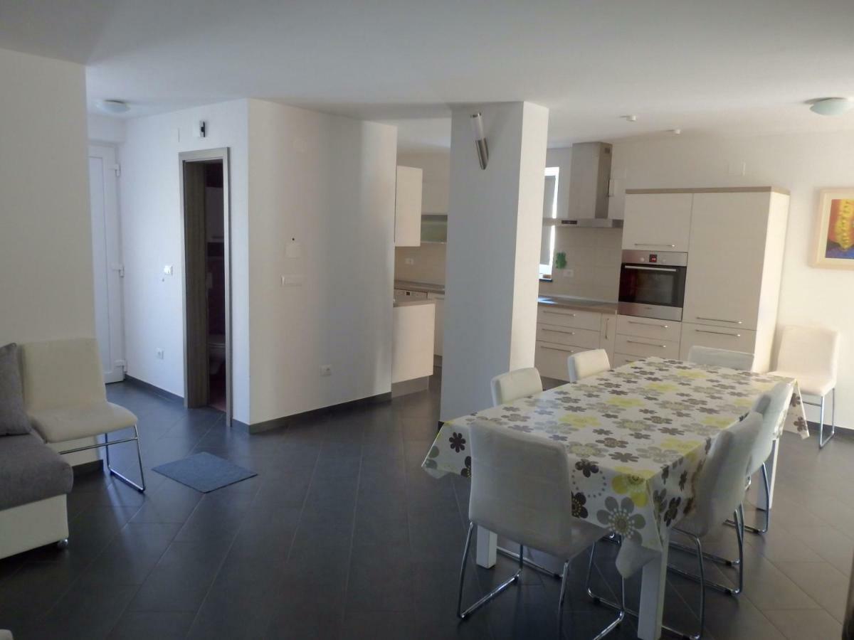 Pocitniska Hisa Guest House Dobravlje Екстериор снимка